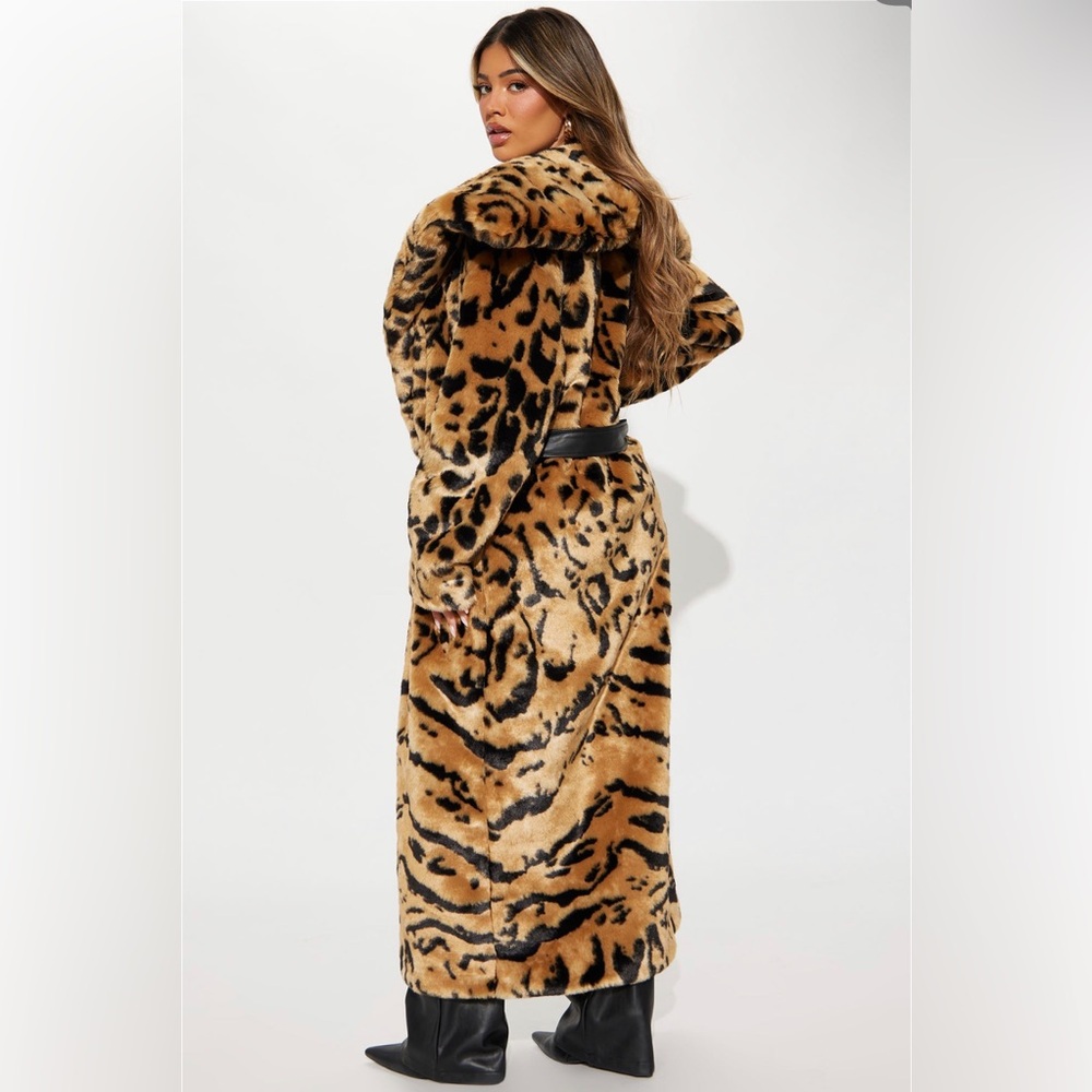 NWT Fashion Nova Glam Life Faux Fur Coat
1X - Picture 5 of 15